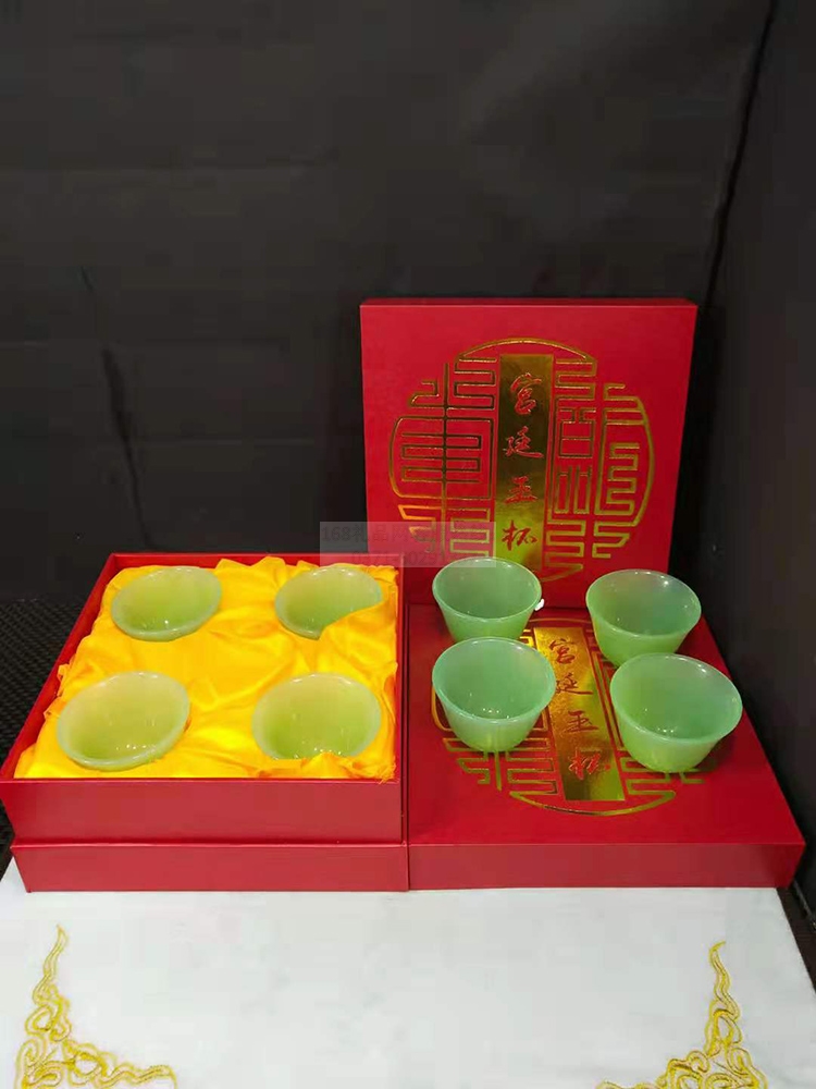 宫廷玉杯